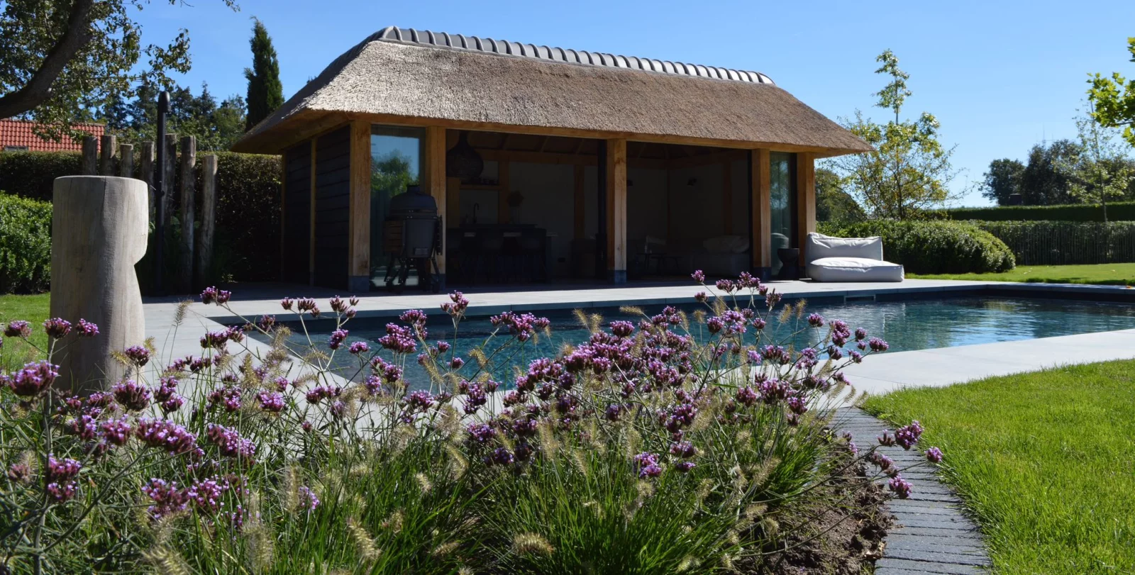Zwembad met poolhouse van Hartog Outdoor Living