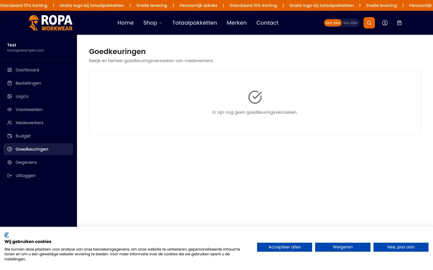 Goedkeuringsscherm waarin een manager een aanvraag van een medewerker beoordeelt
